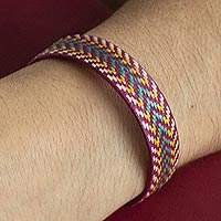 Pulsera tejida artesanal diseño Típico